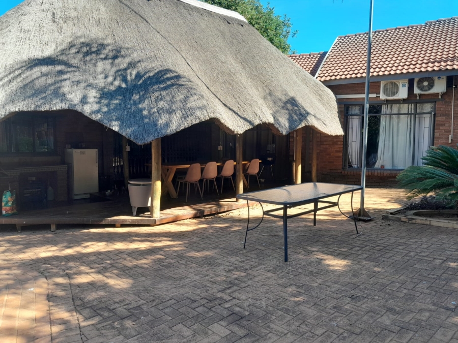 7 Bedroom Property for Sale in Safari Gardens North West